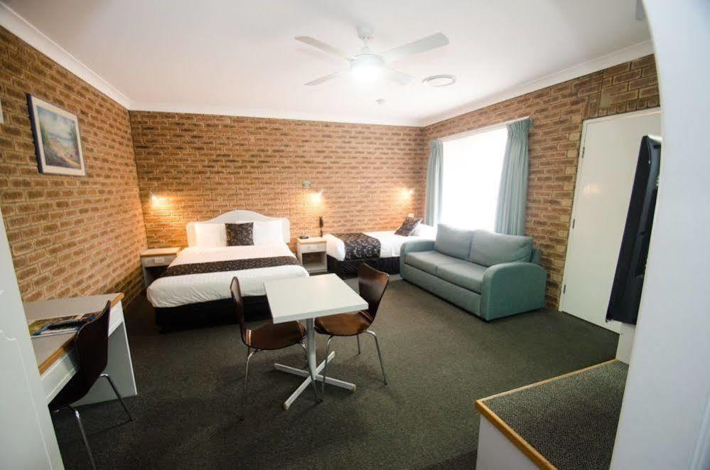 Hamilton Henry Parkes Motor Inn Exterior foto